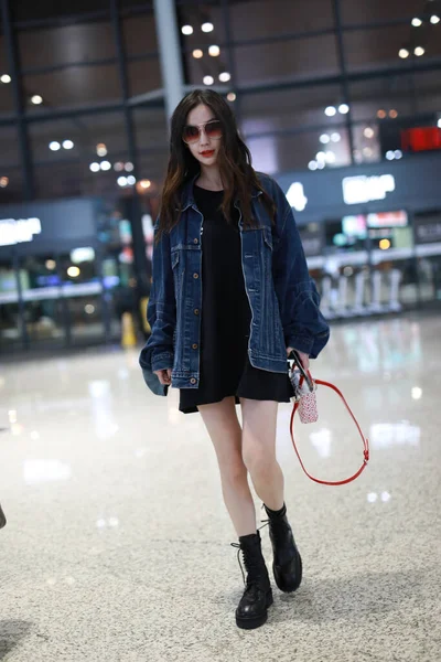 香港女優アンジェラビーが上海虹橋国際空港に到着し 9月2019に出発します — ストック写真