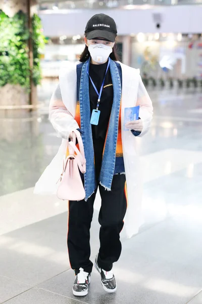 Китайская Актриса Цзян Менцзе Появляется Одном Аэропортов Шанхая Китай Апреля — стоковое фото
