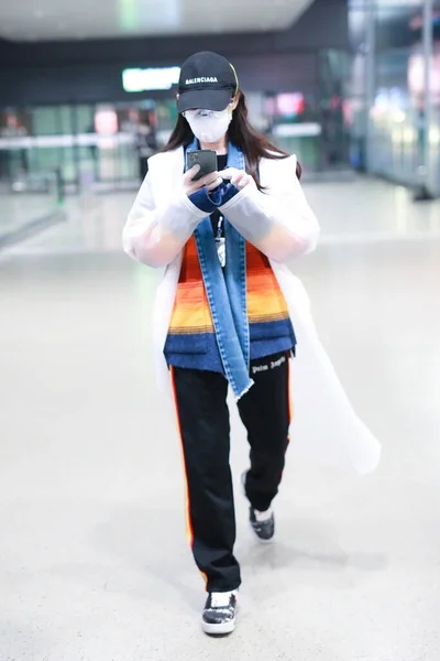 中国女演员江孟杰2020年4月8日在中国上海的一个机场露面 — 图库照片