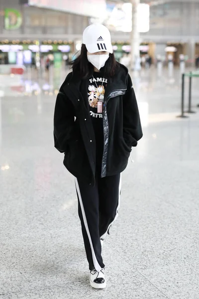 Čínská Herečka Hosteska Zpěvačka Liou Yan Přijíždí Letiště Šanghaji Před — Stock fotografie