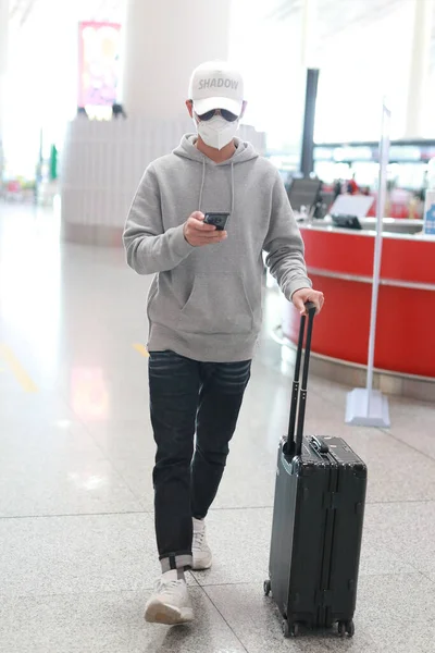 Chinese Actor Qiao Zhenyu Arrives Beijing Airport Departure Beijing China — Stock Photo, Image