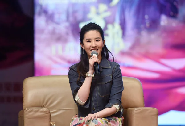 Actriz Cantante Modelo Chino Estadounidense Liu Yifei Crystal Liu Asiste — Foto de Stock