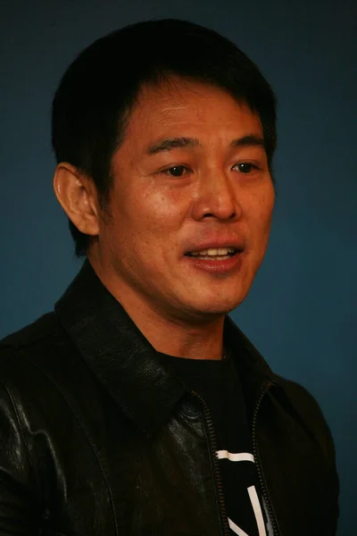 Chiński Aktor Filmowy Jet Lianjie Udziela Wywiadu Napisy Lokalne Fachaoshi — Zdjęcie stockowe