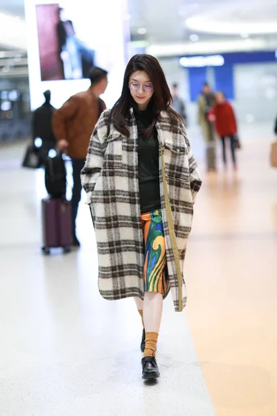 2020年4月14日 中国人女優の江水英またはマギー ジャンが上海空港に到着し 上海に出発する — ストック写真