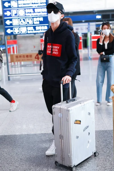 Chinese Cross Talk Comedian Qin Xiaoxian Arrives Beijing Airport Departure — Stock Photo, Image