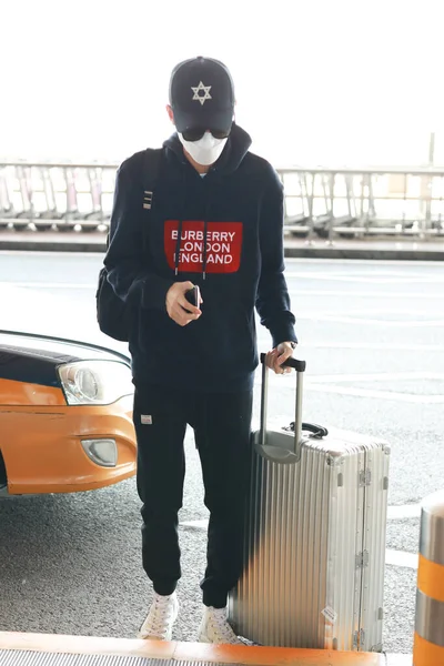 Comediante Chino Qin Xiaoxian Llega Aeropuerto Beijing Antes Salida Beijing — Foto de Stock