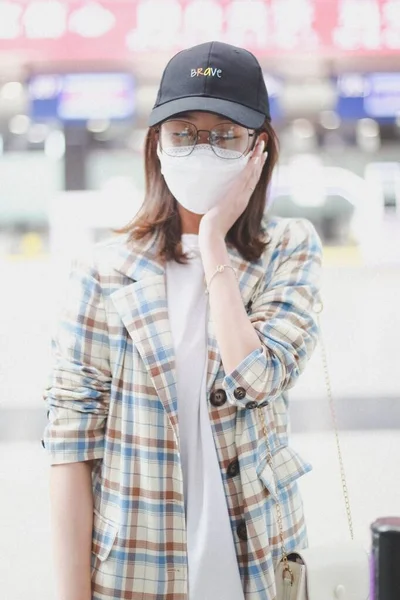 Actrița Chineză Yan Zhichao Ajunge Aeroport Chengdu Înainte Plecare Orașul — Fotografie, imagine de stoc