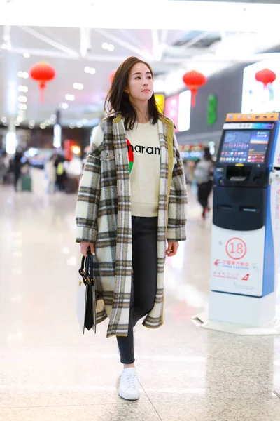 Tajwańska Aktorka Janine Chang Przybywa Lotnisko Szanghaju Przed Wylotem Szanghaju — Zdjęcie stockowe