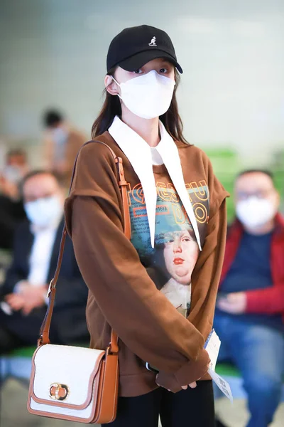 Actriz China Lin Yun Llega Aeropuerto Shanghái Antes Salida Shanghái —  Fotos de Stock