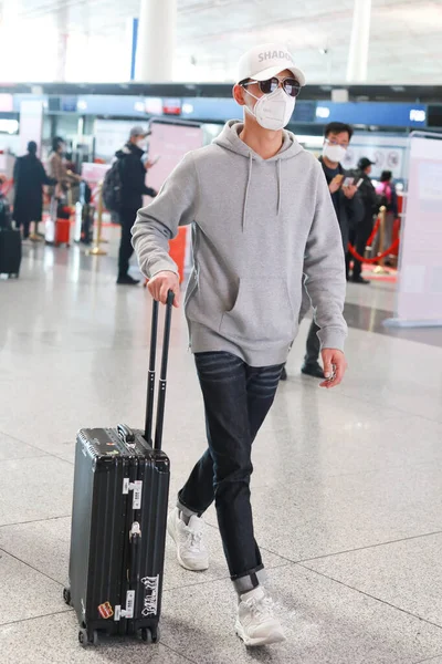 Ator Chinês Qiao Zhenyu Chega Aeroporto Pequim Antes Partida Pequim — Fotografia de Stock