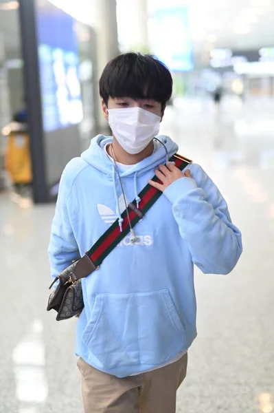 Chinese Singer Lin Chaoze Arrives Shanghai Airport Departure Shanghai China — Stock Photo, Image