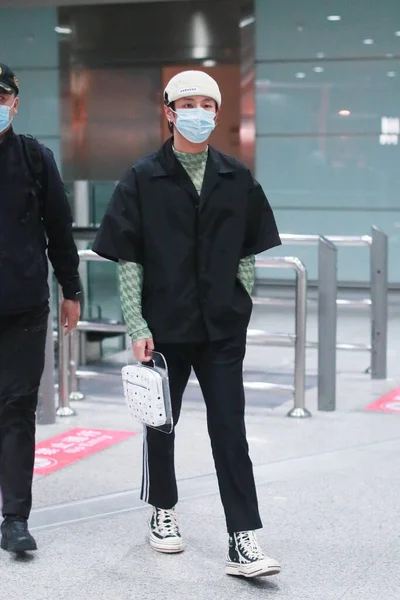 Chinese Singer Actor Wenhan Arrives Airport Beijing China April 2020 — Stock Photo, Image