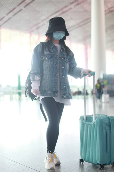 Attrice Cinese Tan Songyun Arriva Aeroporto Pechino Cina Aprile 2020 — Foto Stock