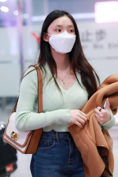 Chińska Aktorka Jelly Lin Pojawia Się Lotnisku Szanghaju Przed Odlotem — Zdjęcie stockowe