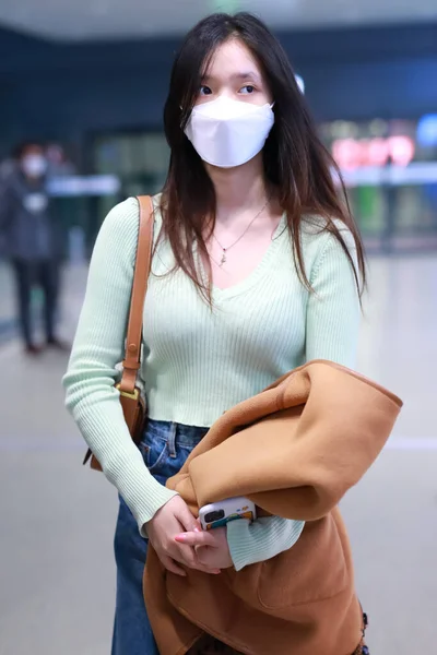 Китайская Актриса Джелли Лин Появляется Аэропорту Шанхая Перед Отъездом Шанхай — стоковое фото