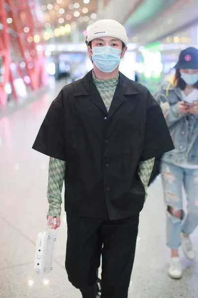 Cântăreața Actorul Chinez Wenhan Ajunge Într Aeroport Din Beijing China — Fotografie, imagine de stoc