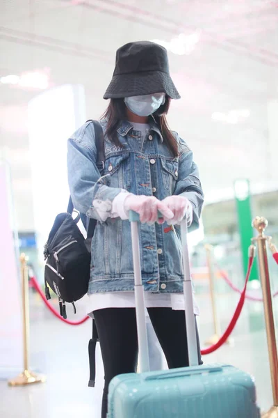 Den Kinesiske Skuespillerinnen Tan Songyun Ankommer Flyplass Beijing Kina April – stockfoto