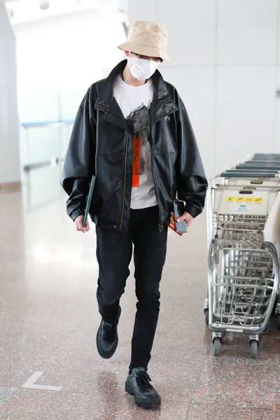 中国の俳優張雲龍は レオン チャンとしても知られており 2020年4月16日に北京の空港に到着します — ストック写真
