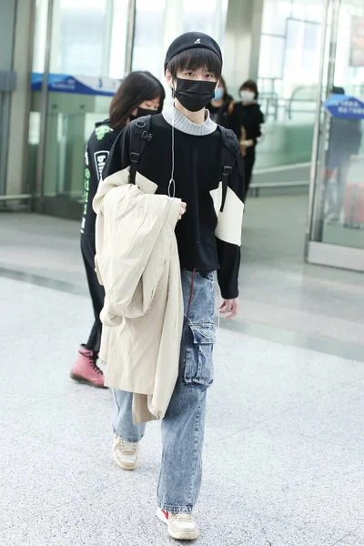 Chinese Actor Liu Junhao Arrives Airport Beijing China April 2020 — Stock Photo, Image