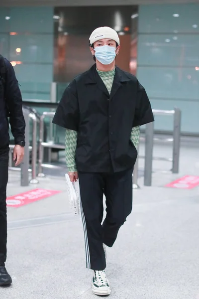 Chinese Singer Actor Wenhan Arrives Airport Beijing China April 2020 — Stock Photo, Image