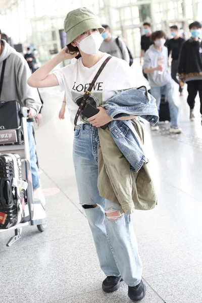 Atriz Cantora Chinesa Lou Yixiao Loura Lou Chega Aeroporto Changsha — Fotografia de Stock