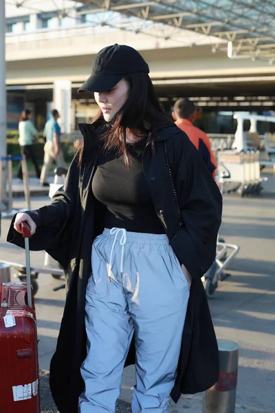 Actriz Cantante China Dongdong Llega Aeropuerto Beijing Antes Salida Beijing —  Fotos de Stock