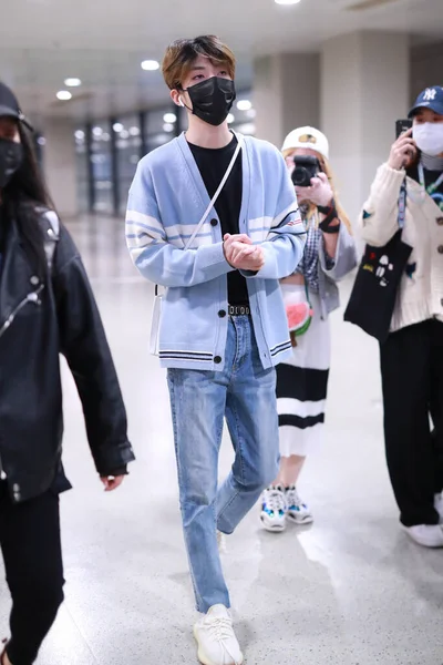 Chinese Singer Xia Hanyu Shows Shanghai Airport Departure Shanghai China — Stock Photo, Image