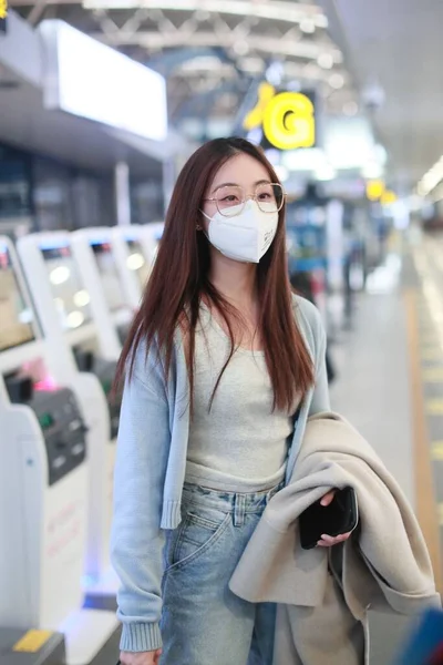 Κινέζα Ηθοποιός Zhu Xudanbambi Zhuεμφανίζεται Ένα Από Αεροδρόμια Του Πεκίνου — Φωτογραφία Αρχείου