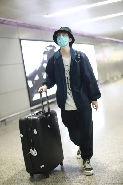 Kinesiska Online Kändis Yixing Anländer Till Chengdu Flygplats Före Avgång — Stockfoto