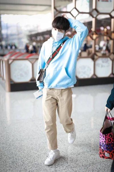 Cantor Chinês Lin Chaoze Chega Aeroporto Xangai Antes Partida Xangai — Fotografia de Stock
