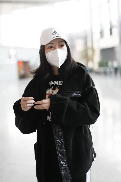 Atriz Anfitriã Cantora Chinesa Liu Yan Chega Aeroporto Xangai Antes — Fotografia de Stock