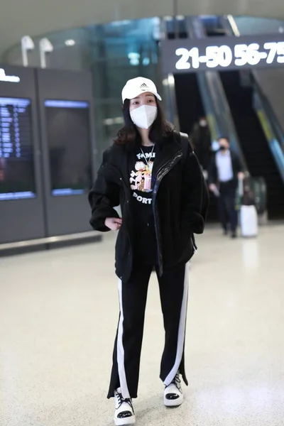 Atriz Anfitriã Cantora Chinesa Liu Yan Chega Aeroporto Xangai Antes — Fotografia de Stock