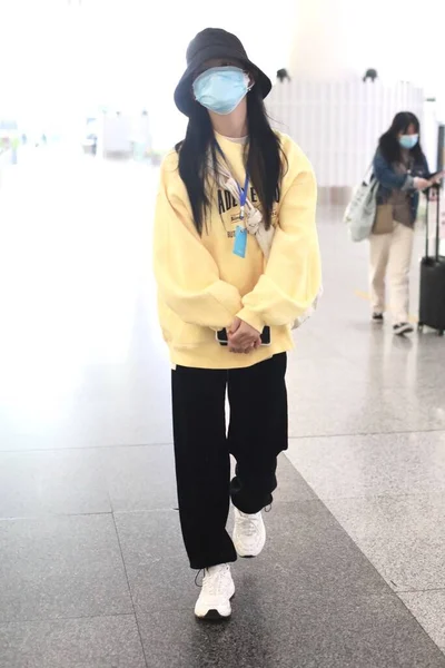 Attrice Cinese Zhang Ruonan Arriva Aeroporto Pechino Cina Aprile 2020 — Foto Stock