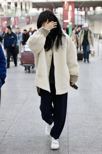 Китайская Актриса Чжан Жуонань Прилетает Аэропорт Пекина Перед Вылетом Пекин — стоковое фото