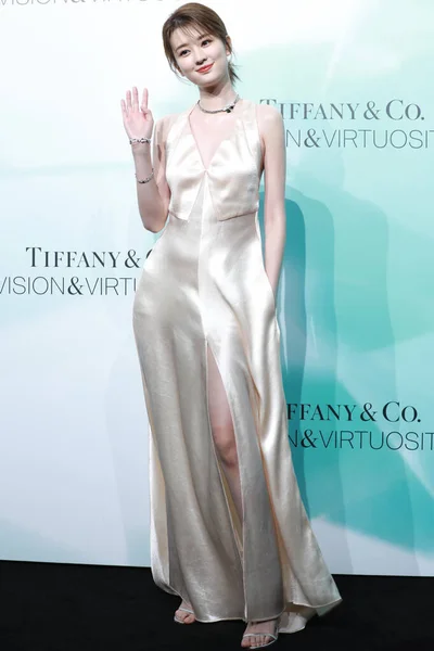 Qiao Xin Kínai Színésznő Vagy Bridgette Qiao Selyemruhát Visel Tiffany — Stock Fotó