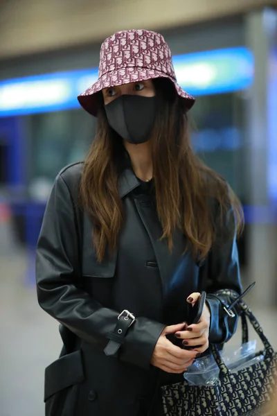 中国模特儿 女演员 香港歌手杨安琪 Angelababy 于2019年9月27日抵达上海浦东国际机场 — 图库照片