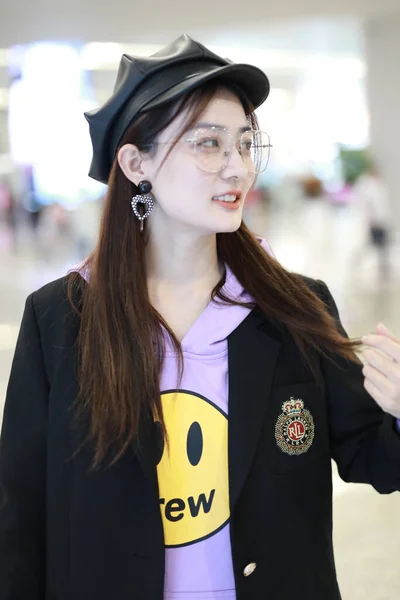 Chińska Aktorka Lub Lulu Pojawia Się Lotnisku Shanghai Hongqiao Szanghaju — Zdjęcie stockowe