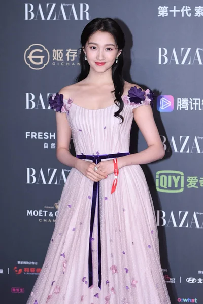 中国の女優関小東は北京で2019 Bazaarチャリティナイトに出席します 11月2019 — ストック写真