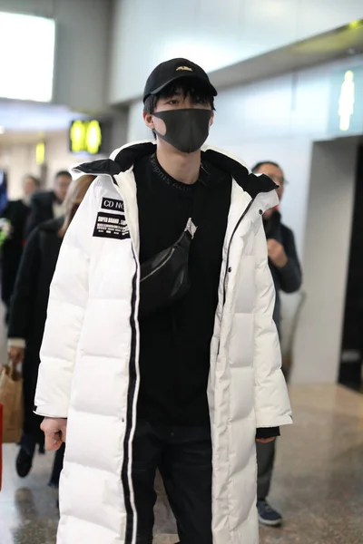 中国大陆流行男歌手刘云宁于2019年12月13日在上海机场露面 — 图库照片