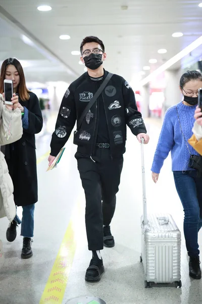 Kínai Színész Énekes Tagja Tajvani Spexial Dylan Xiong Érkezik Repülőtéren — Stock Fotó