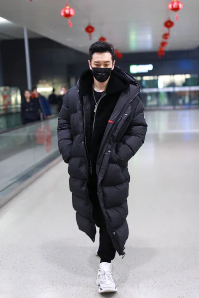 Kínai Színész Énekes Modell Huang Xiaoming Megérkezik Shanghai Repülőtéren Indulás — Stock Fotó