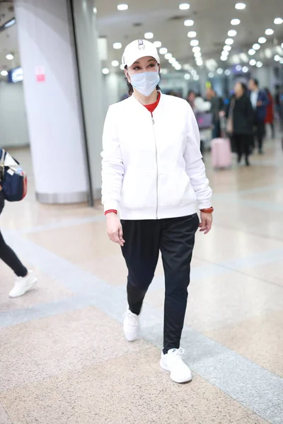 Kínai Színésznő Üzletasszony Liu Xiaoqing Megérkezik Repülőtérre Indulás Előtt Kínában — Stock Fotó