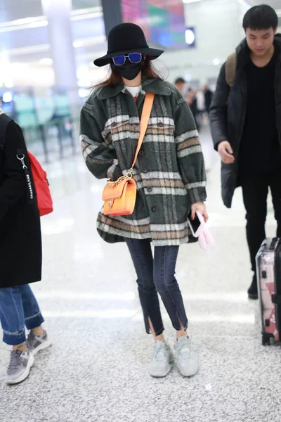 Chinese Actress Sun Arrives Shanghai Airport Befoere Departure Shanghai China — Stock Photo, Image