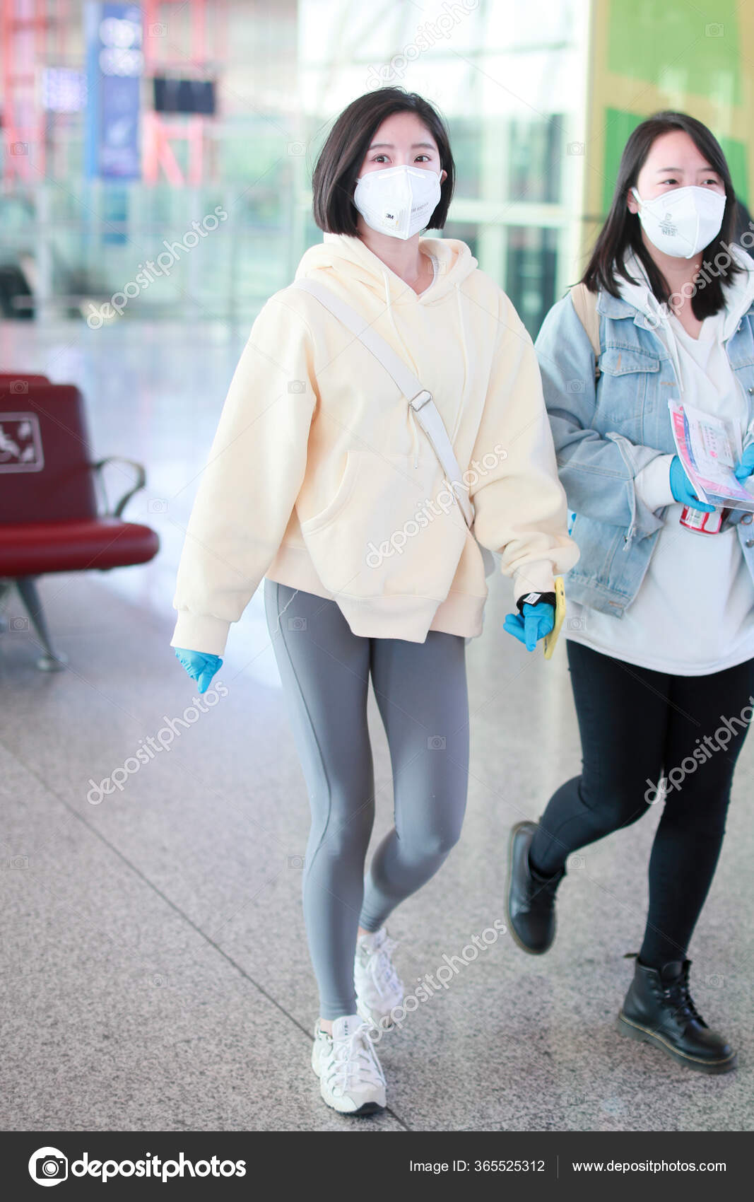 Chinese Actress Model Zhao Yihuan Chloe Zhao Arrives Airport Beijing Stock Editorial Photo C Chinaimages 365525312