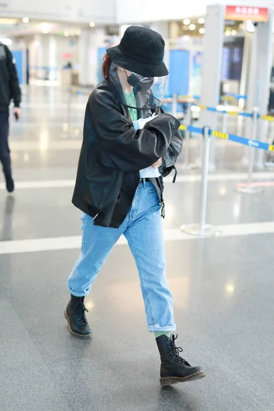 Kínai Házigazda Színésznő Xin Más Néven Orfila Érkezik Repülőtérre Pekingben — Stock Fotó