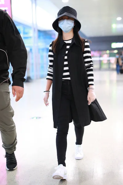 Chinese Actrice Tan Songyun Arriveert Een Vliegveld Beijing China April — Stockfoto