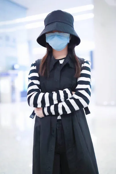 Κινέζα Ηθοποιός Tan Songyun Φτάνει Ένα Αεροδρόμιο Στο Πεκίνο Κίνα — Φωτογραφία Αρχείου