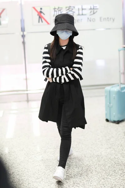 Chińska Aktorka Tan Songyun Przybywa Lotnisko Pekinie Chiny Kwietnia 2020 — Zdjęcie stockowe