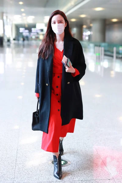 2020年4月23日 中国の女優張孟 またはアリーナ チャンが上海の空港に到着します — ストック写真