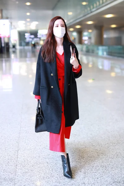 2020年4月23日 中国の女優張孟 またはアリーナ チャンが上海の空港に到着します — ストック写真